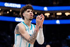 作为黄蜂的门面与顶薪球员 球队希望三球能承担起领袖的相应责任