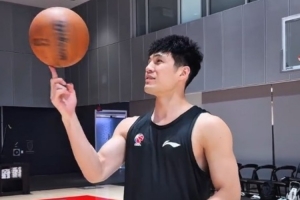 广州男篮积极备战中！☀️明早的NBA季前赛见！