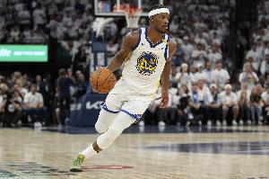 里突外投！巴特勒首节6中3砍全队最高9分外加3板 三分2中1