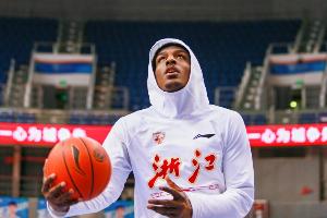 北京全运男篮热身赛大胜北控 北控新外援雷吉-佩里&西布龙登场