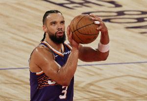 狄龙：哈登教会了我在防守上如何保持纪律性 我从他身上学到很多