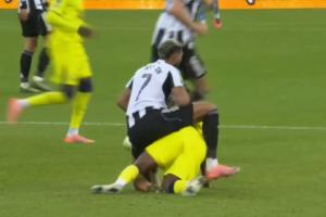 乔林顿对库杜斯的犯规😭直接骑上去了……