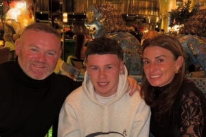 鲁尼为儿子凯庆祝16岁生日，后者目前效力于曼联U18队