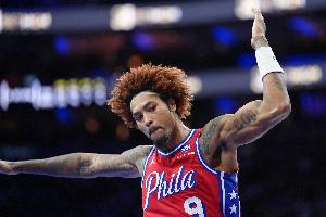 填满数据栏！乌布雷上半场3中3得9分1板1助2断1帽