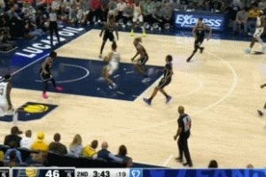 风驰电掣！本·谢泼德持球突破 连续过掉防守闪电上篮打中