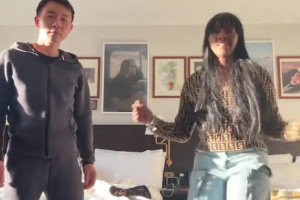 杨瀚森确定不出战亚洲杯！今天落地青岛机场被记者拍到