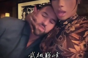 简直太甜蜜了～独行侠没有比赛克莱与女友梅根大秀恩爱～