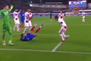 欧冠女主持造福广大吧友😍谁看谁不迷糊~