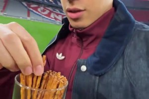 🤣拜仁：搞定小鹿，只需要椒盐饼干棒即可！