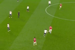 2004年欧洲杯，伊布打进载入史册的蝎子摆尾