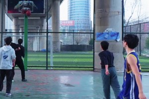 打球还有一点像库里！粉丝穿库里30号球衣并晒回村投篮包